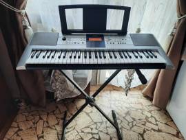 Tastiera Yamaha PSR E323 