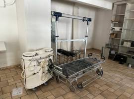 LETTO, SOLLEVATORE, MACCHINA PER LAVAGGIO E MINUTERIA/ATTREZZATURA MEDICALE