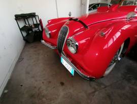 AUTOVETTURA STORICA JAGUAR XK 120 COUPE' DI COLORE ROSSO TARGATA GE230ZZ