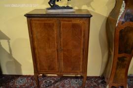 Piccola credenza italiana stile Luigi XV metà xx sec.