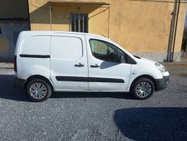 Citroen Berlingo 1.6 Vti 120cv -  Veicolo corredato di 3 posti. 