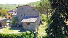 Lamole in antico borgo colonica con terreno e piscina