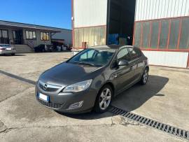 AUTOVETTURA OPEL CORSA