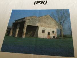 Vendo rustico sito tra Soragna e roncole Verdi ampio lotto terreno 4000 metri quadrati 