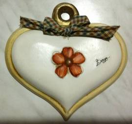 Un cuore in ceramica della collezione Bergerac fatto a mano nuovo