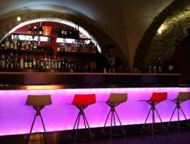 LOUNGE-DRINKS,  HAPPY-HOURS  NEGOZIO IN VIA VIGEVANO CON GRANDE  DEHORS ESTERNO