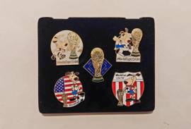 World Cup USA 94 Mondiali di Calcio 5 spille ufficiali nuovo+scatola Official Licensed Product HGL 