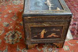 Baule in legno laccato cinese metà XX secolo