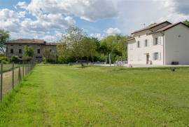 Villa Bifamiliare con giardino 5000 mq a Fidenza 