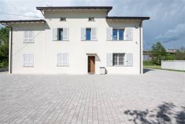 Villa Bifamiliare con giardino 5000 mq a Fidenza 