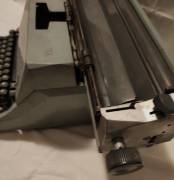 MACCHINA DA SCRIVERE OLIVETTI 82.