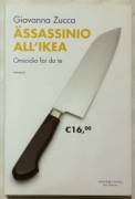 Assassinio all’Ikea. Omicidio fai da te di Giovanna Zucca 1°Ed.Fazzi, 2015 nuovo