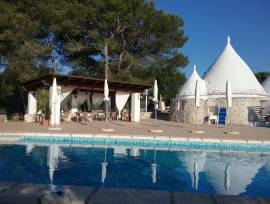 TRULLI  E LAMIE A MARTINA FRANCA,  CON PISCINA . PREZZO TRATTABILE!