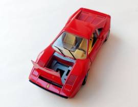 Modellino Burago Ferrari GTO (1984) in scala 1/24 Made in Italy