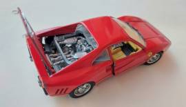 Modellino Burago Ferrari GTO (1984)scala 1/24 in alluminio pressofuso Made in Italy