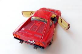 Modellino Burago Ferrari GTO (1984)scala 1/24 in alluminio pressofuso Made in Italy