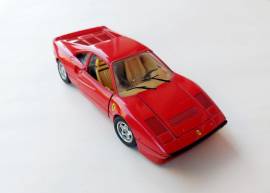 Modellino Burago Ferrari GTO (1984)scala 1/24 in alluminio pressofuso Made in Italy