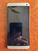 HTC One con accessori originali