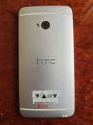 HTC One con accessori originali