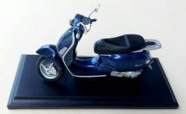 MODELLINO MOLTO DETTAGLIATO E CURATO DELLA MITICA VESPA GRANTURISMO(2003)IN METALLO PRESSOFUSO NUOVO