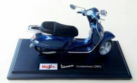 MODELLINO MOLTO DETTAGLIATO E CURATO DELLA MITICA VESPA GRANTURISMO(2003)IN METALLO PRESSOFUSO NUOVO