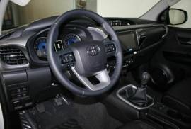 2018 Toyota HiLux Cabina doppia 4x4 cambio manuale