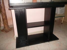 Acquario con supporto in legno