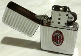 ACCENDINO EGOIST A.C.MILAN 1899 GRAFICHE E COLORI METALLIZZATO TIPO ZIPPO NUOVO