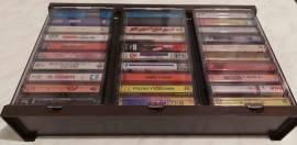 Porta musicassette(capacità 30) suddiviso in tre scompartimenti colore marrone scuro anni '70