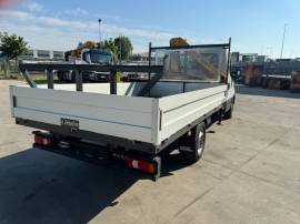 IVECO  GRU E CASSONE FISSO