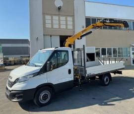 IVECO  GRU E CASSONE FISSO