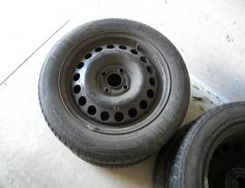 Cerchi in ferro Opel Meriva e Combo  6jx15h2 ET49 con montati pneumatici di misura 185/60R15 vendo a