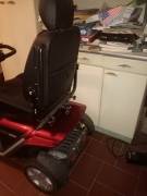 Vendo scooter 4 ruote a batteria