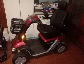 Vendo scooter 4 ruote a batteria