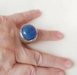 Anello fascione in argento 925% con cabochon tondo in agata azzurra  lavorazione artigianale 