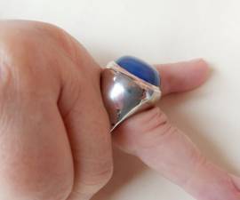 Anello fascione in argento 925% con cabochon tondo in agata azzurra  lavorazione artigianale 