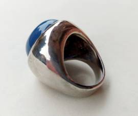 Anello fascione in argento 925% con cabochon tondo in agata azzurra  lavorazione artigianale 