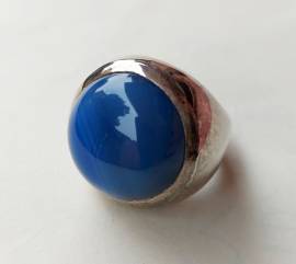 Anello fascione in argento 925% con cabochon tondo in agata azzurra  lavorazione artigianale 