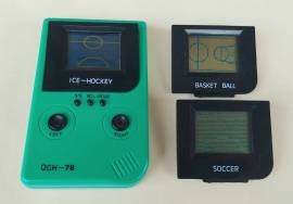 QGH-78 VIDEOGIOCO CON 3 SCHEDE LCD: SOCCER, ICE-HOCKEY, BASKET BALL PERFETTO.