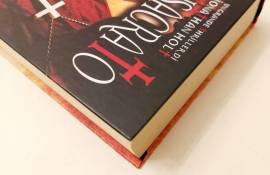 Sconsacrato. Carnivia Trilogy di Jonathan Holt 1°Edizione Newton Compton, 2013 come nuovo 