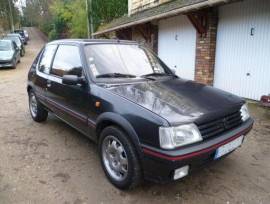 PEUGEOT 205 GTI 122:  Anno: 1993 Numero di porte: 3 porte Potenza fiscale: 9 CV Riduttore meccanico