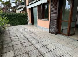 In piccolo complesso al P.T. ampio bilocale con terrazzo box e cantina