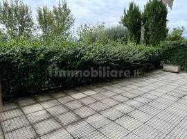 In piccolo complesso al P.T. ampio bilocale con terrazzo box e cantina