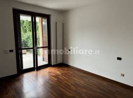 In piccolo complesso al P.T. ampio bilocale con terrazzo box e cantina