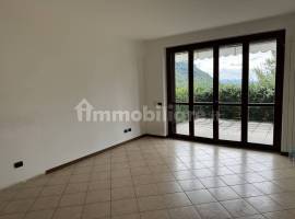 In piccolo complesso al P.T. ampio bilocale con terrazzo box e cantina