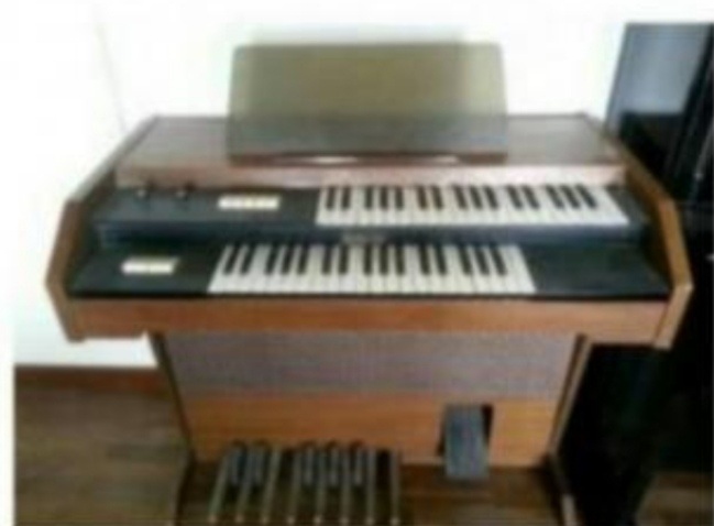 Organo Hammond elettrico marca CBR a due manuali