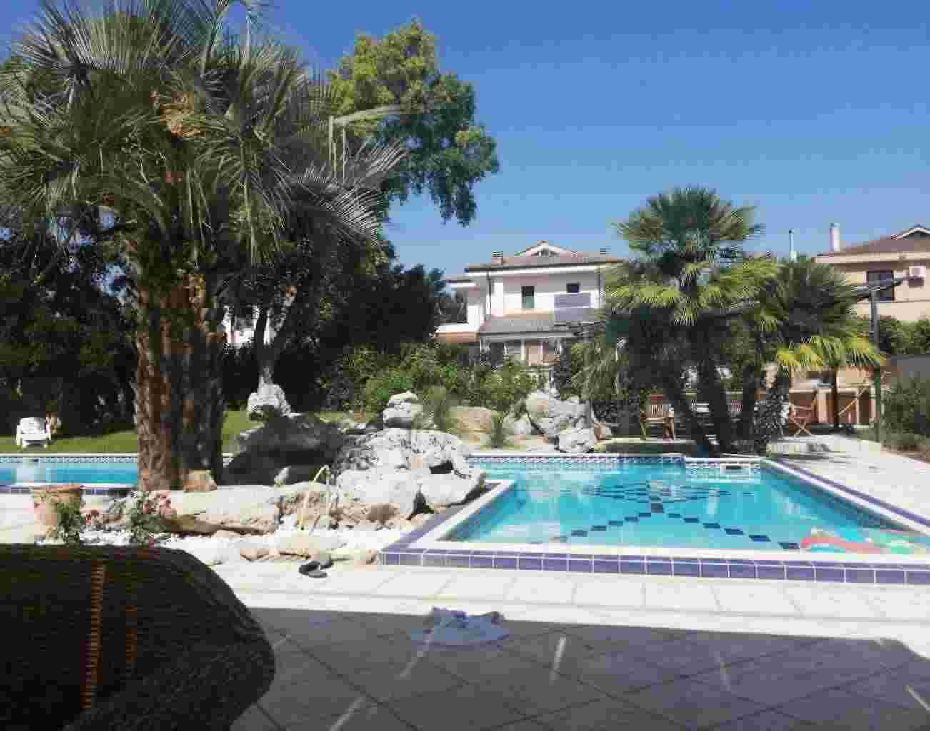 Lussuosa villa  con piscina  in vendita a Lecce