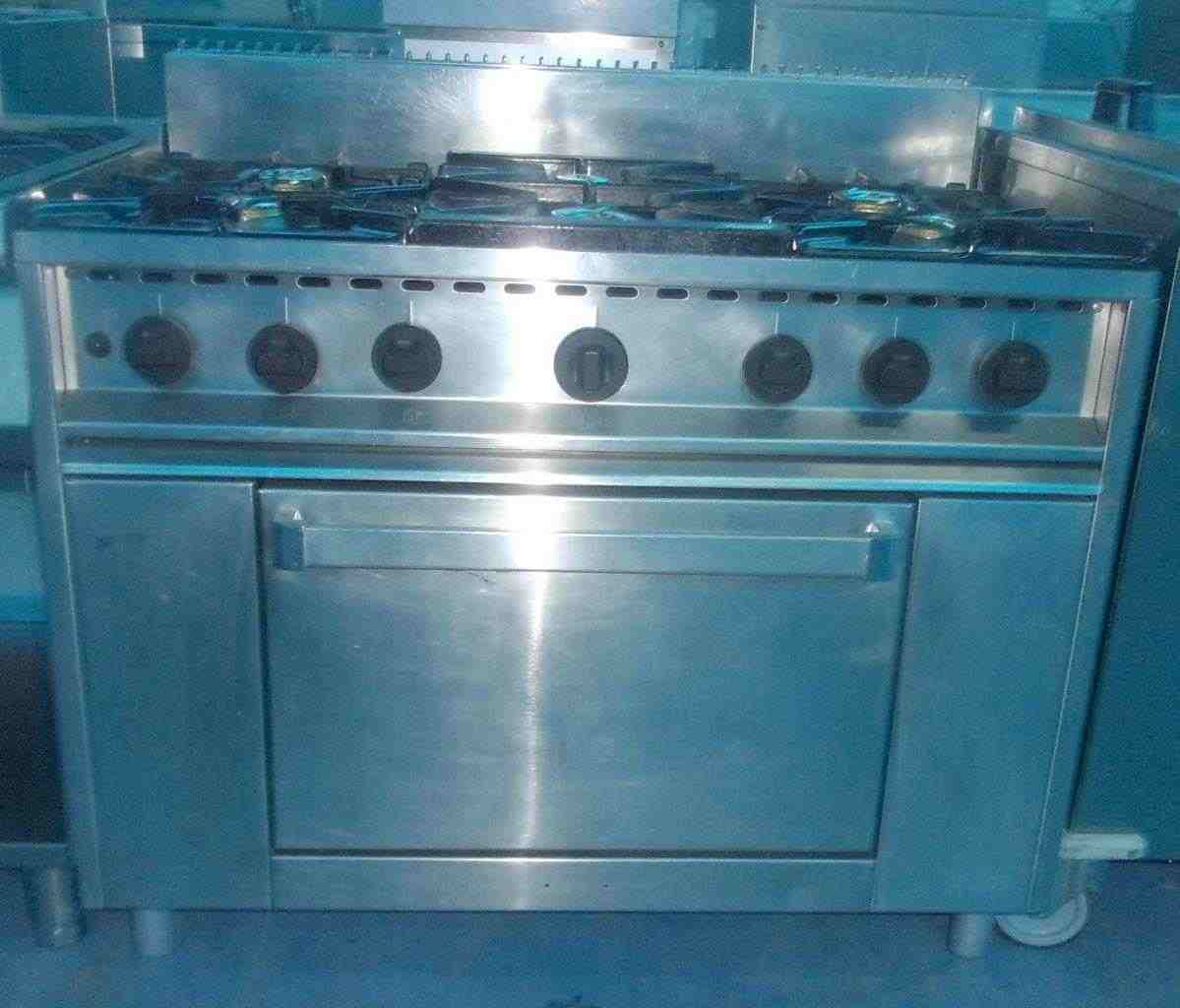 Cucina 6 fuochi con gas usata garantita